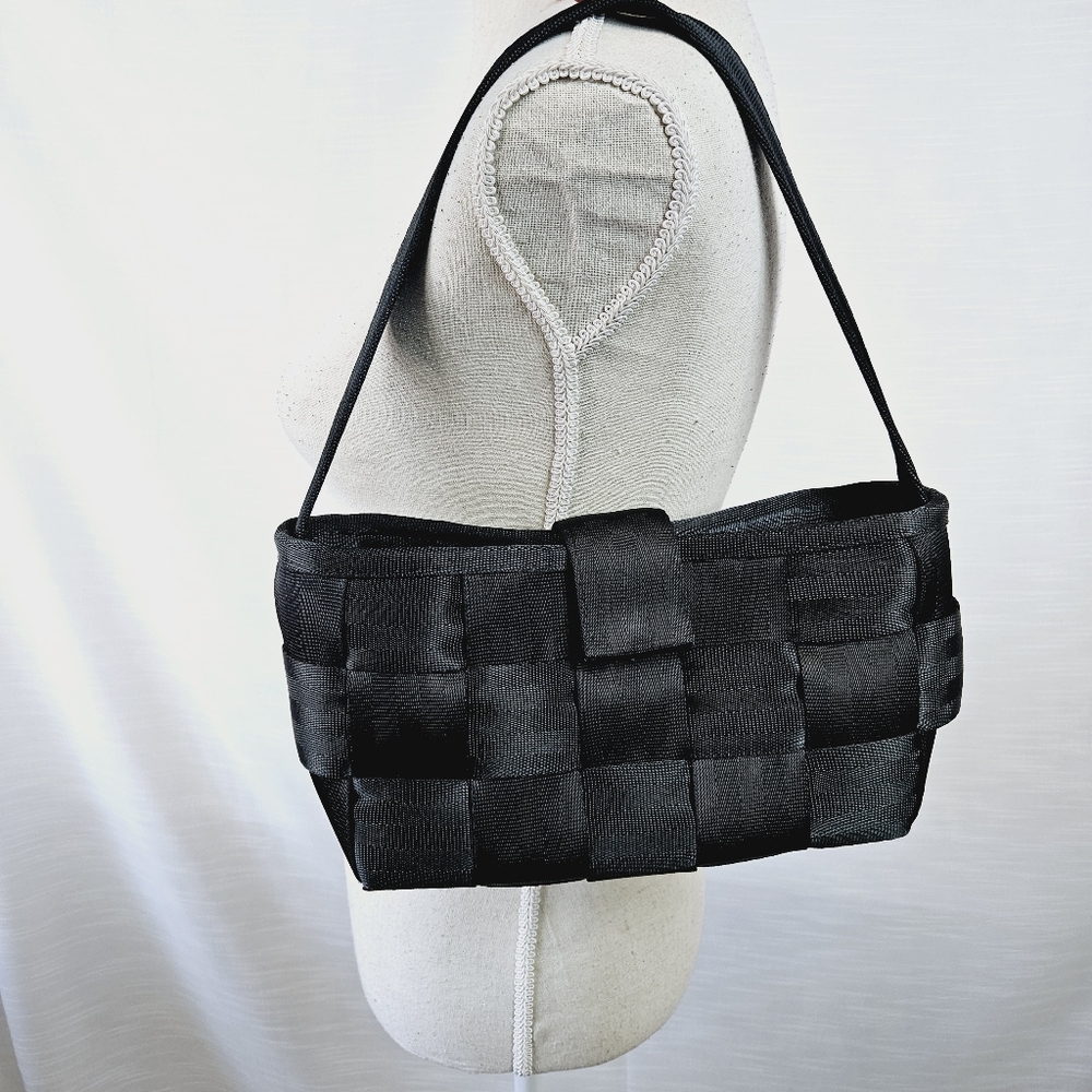 Harvey's Black Seatbelt Shoulder Bag